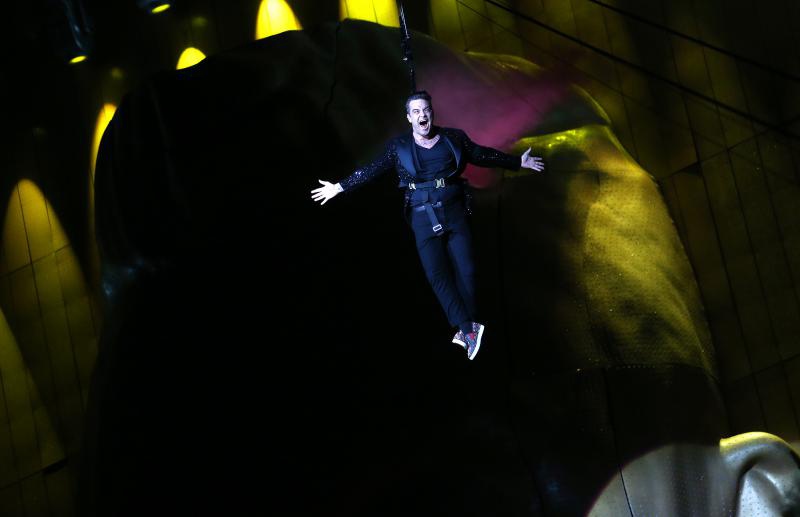 13.08.2013., Zagreb – Britanski pjevac Robbie Williams odrzao je koncert na maksimirskom stadionu u sklopu turneje Take the crown. Photo: Petar Glebov/Pixsell 13.08.2013., Zagreb – Britanski pjevac Robbie Williams odrzao je koncert na maksimirskom stadionu u sklopu turneje Take the crown. Photo: Petar Glebov/Pixsell