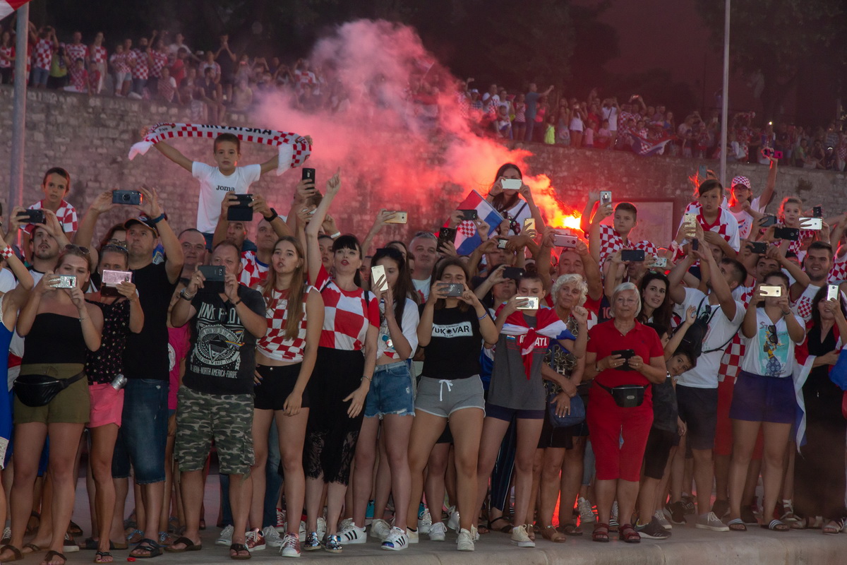 Veličanstven doček četvorice zadarskih Vatrenih od Gradskog mosta do Foruma