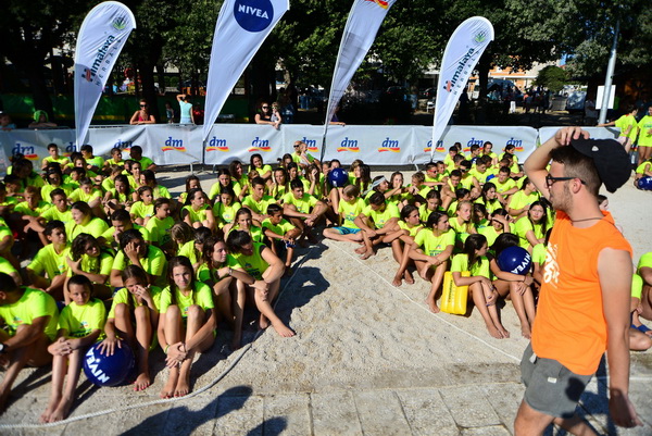 10. dm Millennium Jump na zadarskoj rivi – 3 tisuće skakača poslalo prekrasnu priču u svijet 10. dm Millennium Jump na zadarskoj rivi – 3 tisuće skakača poslalo prekrasnu priču u svijet