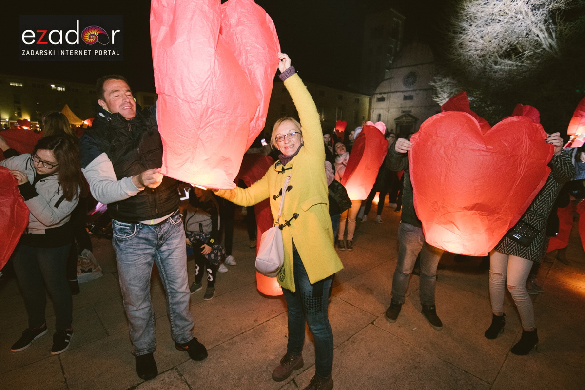 Humanitarni svjetlosni spektakl “Zaželi ljubav 2018.” @ Forum