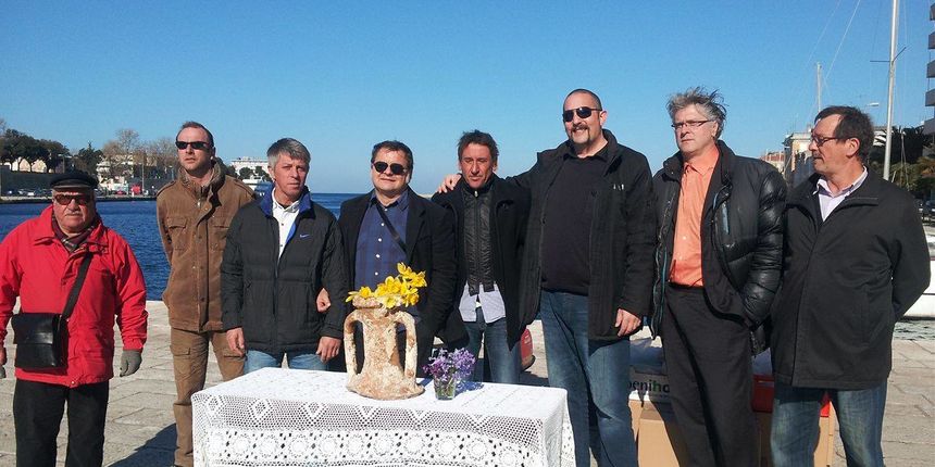 Dan žena, Bleke i konji