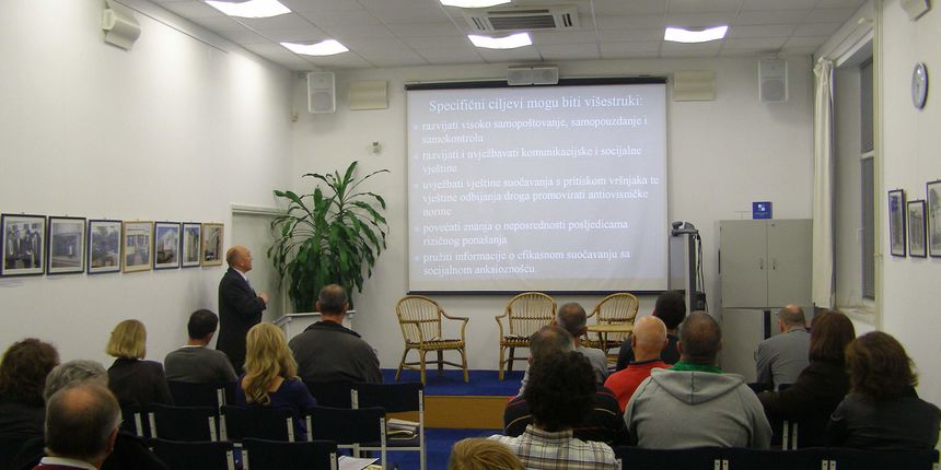 Mjesec borbe protiv ovisnosti, Obiteljski centar 1