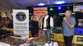 Drniški pršut u lovu na Guinnessovu knjigu rekorda. Photo: Duško Marušić/Pixsell Drniški pršut u lovu na Guinnessovu knjigu rekorda. Photo: Duško Marušić/Pixsell