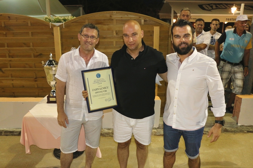 Boćari Marinića iz Viškova kod Rijeke osvojili boćarski Kup Hrvatske na završnom turniru u Viru Boćari Marinića iz Viškova kod Rijeke osvojili boćarski Kup Hrvatske na završnom turniru u Viru