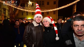 Tisuće Zadrana uživalo na krcatom Narodnom trgu i Tgu Petra Zoranića uz Tomislava Bralića i klapu Intrade Tisuće Zadrana uživalo na krcatom Narodnom trgu i Tgu Petra Zoranića uz Tomislava Bralića i klapu Intrade