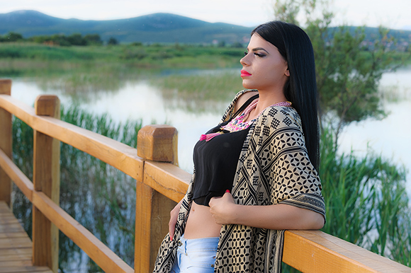 Anita Maričić u promociji modnih kreacija na Vranskom Jezeru (foto: Ivan Toman)