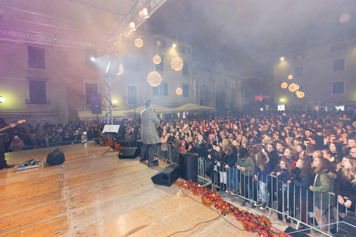 Doček 2017: Najluđa noć na zadarskom Poluotoku privukla više tisuća Zadrana i gostiju Doček 2017: Najluđa noć na zadarskom Poluotoku privukla više tisuća Zadrana i gostiju