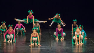 Božićna čestitka plesnog odjela Glazbene škole Blagoje Bersa