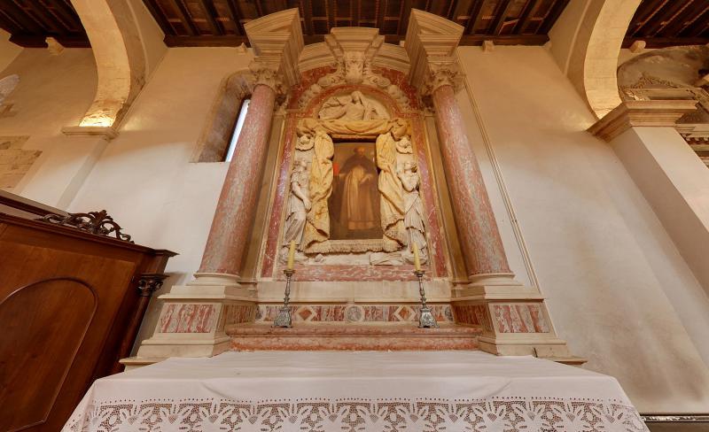 Katedrala sv. Stosije. Danasnja katedrala je trobrodna romanicka gradjevina, ujedno i najveca crkva u Dalmaciji. Unutrasnjost katedrale je monumentalna. Photo: Dino Stanin/PIXSELL