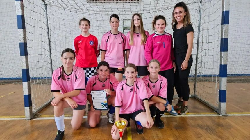 Futsalerke OŠ Šimuna Kožičića Benje prvakinje Zadarske županije Futsalerke OŠ Šimuna Kožičića Benje prvakinje Zadarske županije