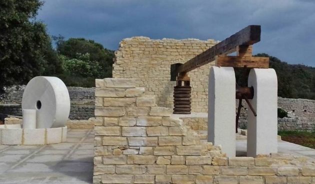 Muline, Avantura otok, mlin