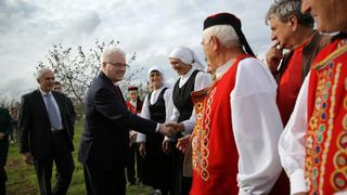 09.11.2013., Tinj – Predsjednik RH Ivo Josipovic posjetio je poljoprivrednike u Tinju te poljoprivrednu zadrugu Maraska Tinj koja je vazan dobavljac visnje maraske za zadarsku tvrtku Maraska d.d. Photo: Filip Brala/PIXSELL