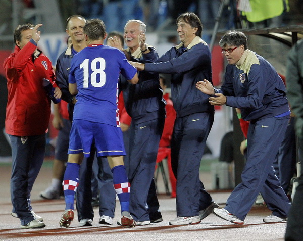 Minsk, 120809.
Stadion Dinamo Minsk
Kvalifikacijska nogometna utakmica za Svjetsko nogometno prvenstvo 2010. Bjelorusija – Hrvatska.
Na fotografiji: Slavlje nakon postignutog gola Ivice Olica.
Na fotografiji:Dominik Sizgoreo,Marijan Mrmic, dr. Boris Nemec Minsk, 120809.
Stadion Dinamo Minsk
Kvalifikacijska nogometna utakmica za Svjetsko nogometno prvenstvo 2010. Bjelorusija – Hrvatska.
Na fotografiji: Slavlje nakon postignutog gola Ivice Olica.
Na fotografiji:Dominik Sizgoreo,Marijan Mrmic, dr. Boris Nemec