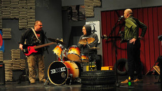 Zadar, 13.3.2014. snimio: Nenad Marčev 
Borivoj Radaković 
GRUPA 
redatelj: Mario Kovač 
igraju: Sreten Mokrović, Ranko Zidarić, 
Ivica Zadro i Iva Visković 
Kazalište KNAP (Kazalište na Peščenici) 
Dvorana HNK Zadar