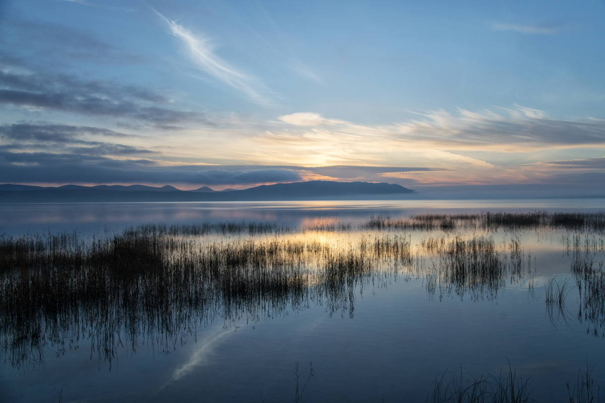 Čarobno jutro na Vranskom jezeru Čarobno jutro na Vranskom jezeru