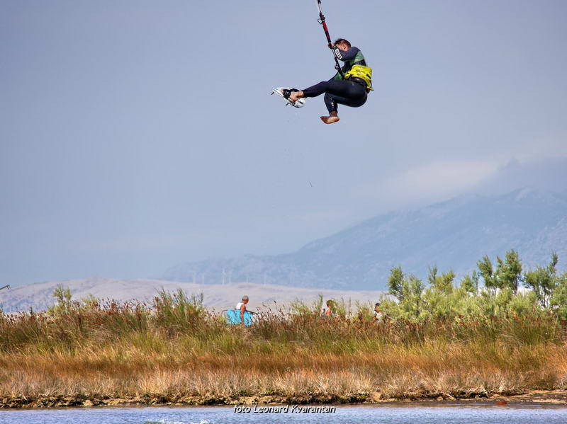 Kite surferi guštaju u Ninu
