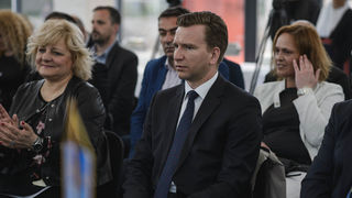 Ministar Oleg Butković potpisao ugovore za izgradnju trajektne luke Tkon i sanaciju luka Turanj, Mandre i Petrčane Ministar Oleg Butković potpisao ugovore za izgradnju trajektne luke Tkon i sanaciju luka Turanj, Mandre i Petrčane