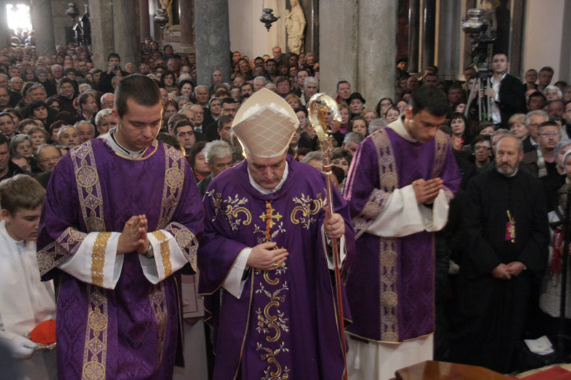 Posljednji ispraćaj nadbiskupa Marijana Oblaka
