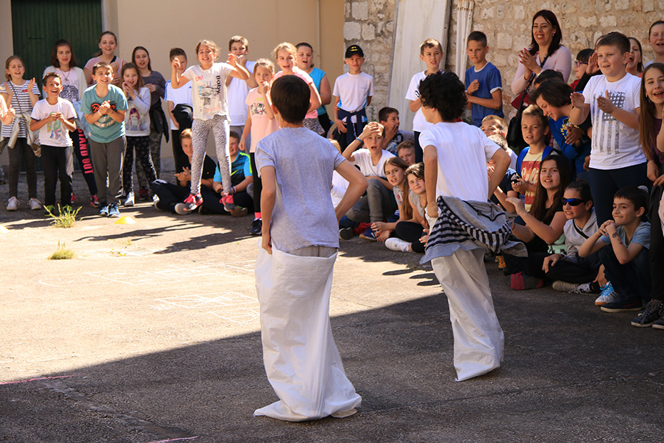 OŠ Zadarski otoci: “Igrajmo se igrajmo-igre dida moga”