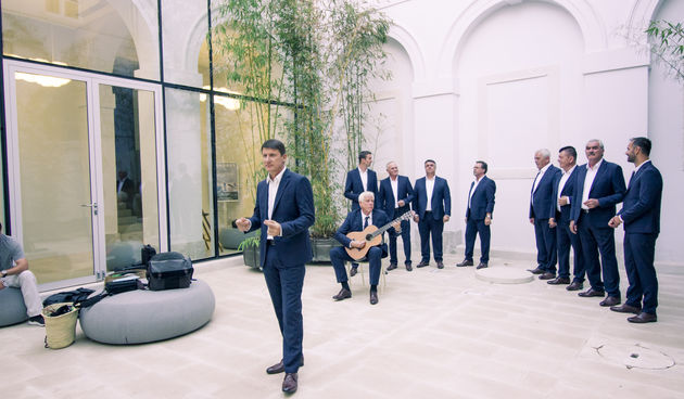 Tomislav Bralić i klapa Intrade u Kneževoj palači snimili spot za pjesmu “Ti, samo si ti”