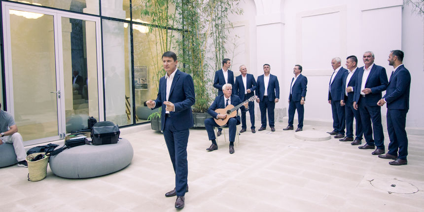 Tomislav Bralić i klapa Intrade u Kneževoj palači snimili spot za pjesmu “Ti, samo si ti”