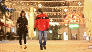 Sinj, 101212. 
Ciklona Simenka je veceras donijela pravi snijezni ugodjaj u Sinju.
Na slici Snijezni ugodjaj u Sinju.
Foto: Zvonimir Barisin / CROPIX
