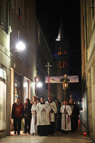 Procesija Velikog petka, 6. travnja 2012. (foto:Saša Čuka) Procesija Velikog petka, 6. travnja 2012. (foto:Saša Čuka)