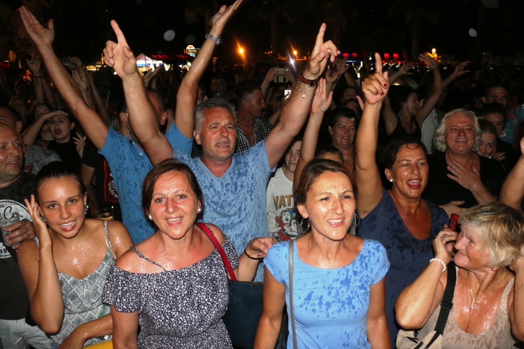 S Alenom Islamovićem po pljusku pjevalo šest tisuća Virana