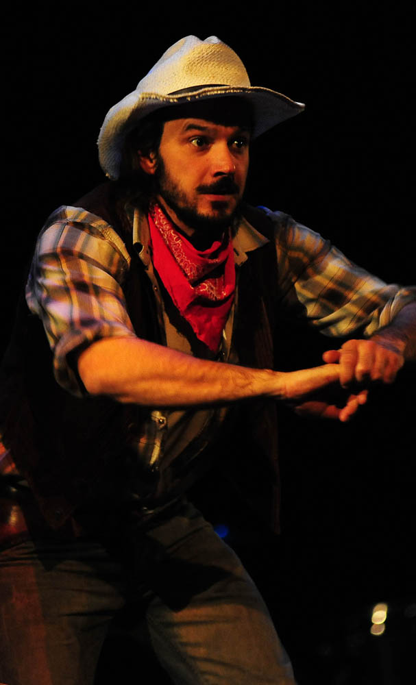 Zadar, 21.01.2013. snimio: Nenad Marčev
TEATAR EXIT, Zagreb
Saša Anočić
KAUBOJI
redatelj: Saša Anočić
igraju: Živko Anočić, Matija Antolić,
Hrvoje Barišić, Krunoslav Klabučar,
Rakan Rushaidat, Radovan Ruždjak i Ivana Rushaidat
izvan pre Zadar, 21.01.2013. snimio: Nenad Marčev
TEATAR EXIT, Zagreb
Saša Anočić
KAUBOJI
redatelj: Saša Anočić
igraju: Živko Anočić, Matija Antolić,
Hrvoje Barišić, Krunoslav Klabučar,
Rakan Rushaidat, Radovan Ruždjak i Ivana Rushaidat
izvan pre