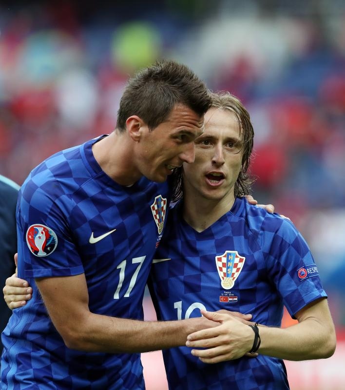 Slavlje igrača i navijača nakon pobjede nad Turskom. Photo: Goran Stanzl/PIXSELL Slavlje igrača i navijača nakon pobjede nad Turskom. Photo: Goran Stanzl/PIXSELL