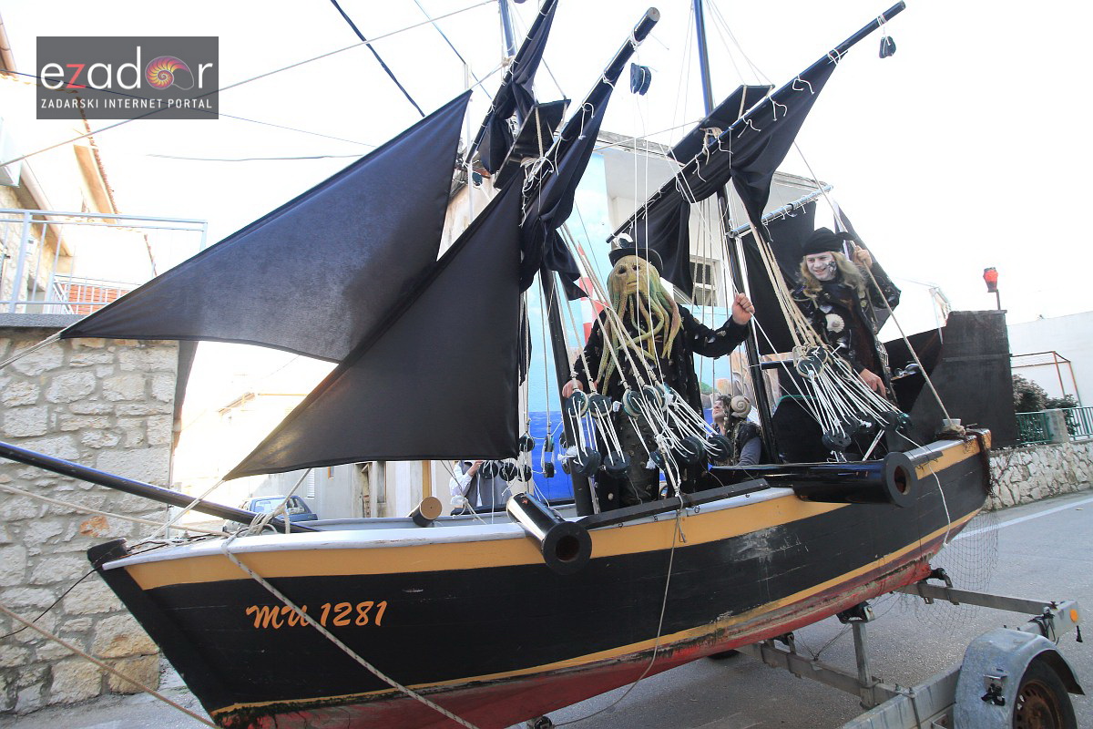 Maškarana povorka Velike Bake u Murteru