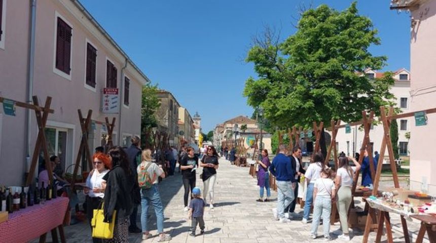 Sudjelovanjem na festivalu prijavljeni doprinose promoviranju potencijala i mogućnosti poduzetništva Ravnih kotara i Bukovice, a ujedno i stvaranju uvjeta za razvoj poduzetničkog okružja. Sudjelovanjem na festivalu prijavljeni doprinose promoviranju potencijala i mogućnosti poduzetništva Ravnih kotara i Bukovice, a ujedno i stvaranju uvjeta za razvoj poduzetničkog okružja.