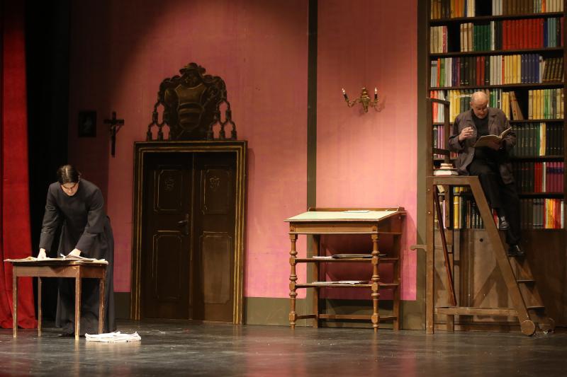 14.01.2014., Zadar – U zadarskoj kazalisnoj kuci gradjani su imali prilike pogledati predstavu “Glorija” Ranka Marinkovica u izvedbi sibenskog HNK. Photo: Filip Brala/PIXSELL 14.01.2014., Zadar – U zadarskoj kazalisnoj kuci gradjani su imali prilike pogledati predstavu “Glorija” Ranka Marinkovica u izvedbi sibenskog HNK. Photo: Filip Brala/PIXSELL