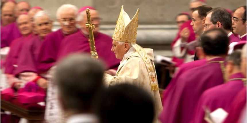 Papa Benedikt XVI na misi ponoćki (Foto: Reuters) Papa Benedikt XVI na misi ponoćki (Foto: Reuters)