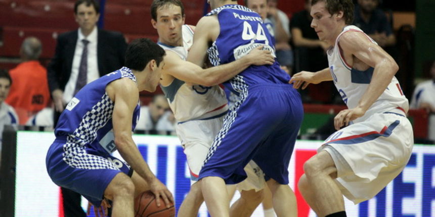 Zagreb, 050610.
KC Drazen Petrovic.
Trg Drazena Petrovica 3.
3. kosarkaska utakmica finala doigravanja izmedju Cibone i Zadra.
Na slici: Rok Stipcevic u akciji.
Foto: Goran Mehkek / CROPIX
