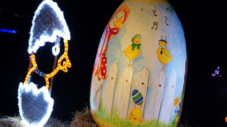 Cazma, 060412.
Obitelj Salaj iz Grabovnice kraj Cazme po prvi je put po uzoru na bozicni ugodjaj priredila i “Uskrsnu pricu”. Za tu su priliku imanje ukrasili s 2700 pisanica, zeceva, pilica i pijetlova koji svijetle po noci i ostavljaju posjetioce bez da