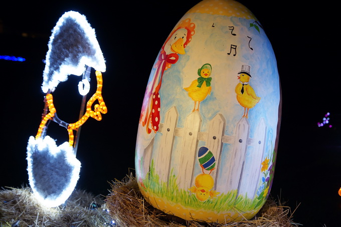 Cazma, 060412.
Obitelj Salaj iz Grabovnice kraj Cazme po prvi je put po uzoru na bozicni ugodjaj priredila i “Uskrsnu pricu”. Za tu su priliku imanje ukrasili s 2700 pisanica, zeceva, pilica i pijetlova koji svijetle po noci i ostavljaju posjetioce bez da