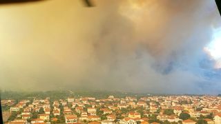 Zračne snage i vojnici gase veliki požar na Pelješcu