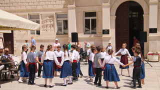 OŠ Zadarski otoci, učenici na Narodnom trgu