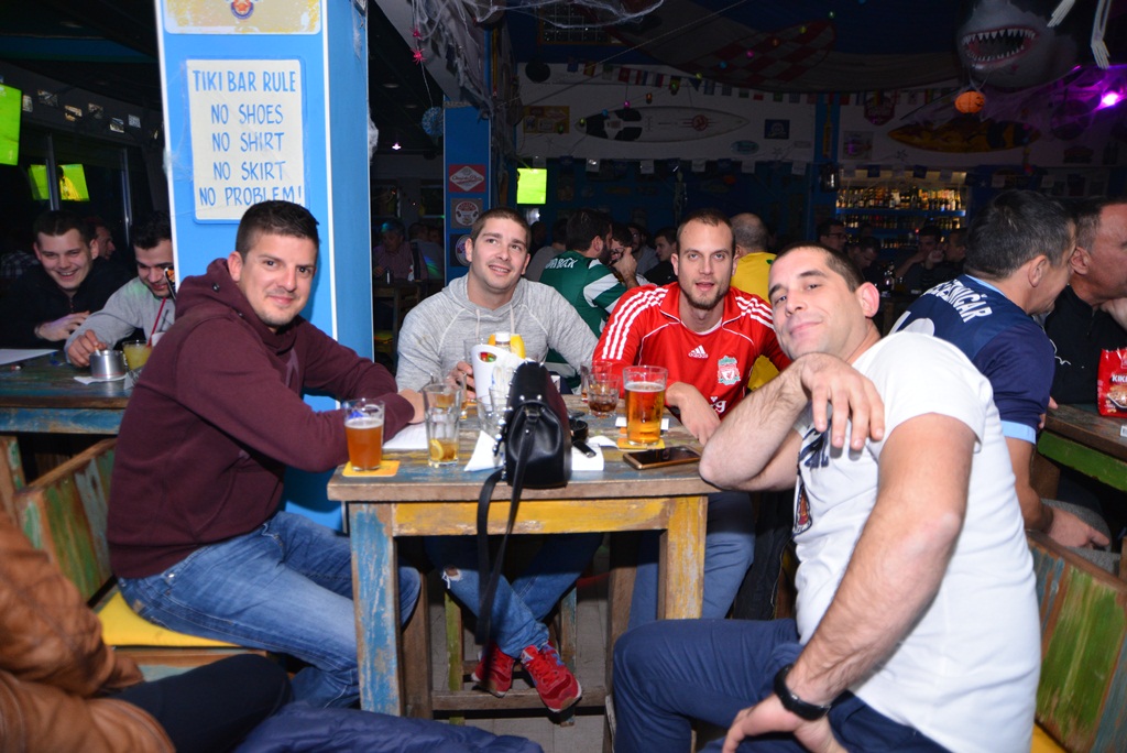 Famous Bar: 1. kolo Lige sportskog kviza “Nogometne ikone” 27. listopada 2016. Foto. Iva Perinčić Famous Bar: 1. kolo Lige sportskog kviza “Nogometne ikone” 27. listopada 2016. Foto. Iva Perinčić