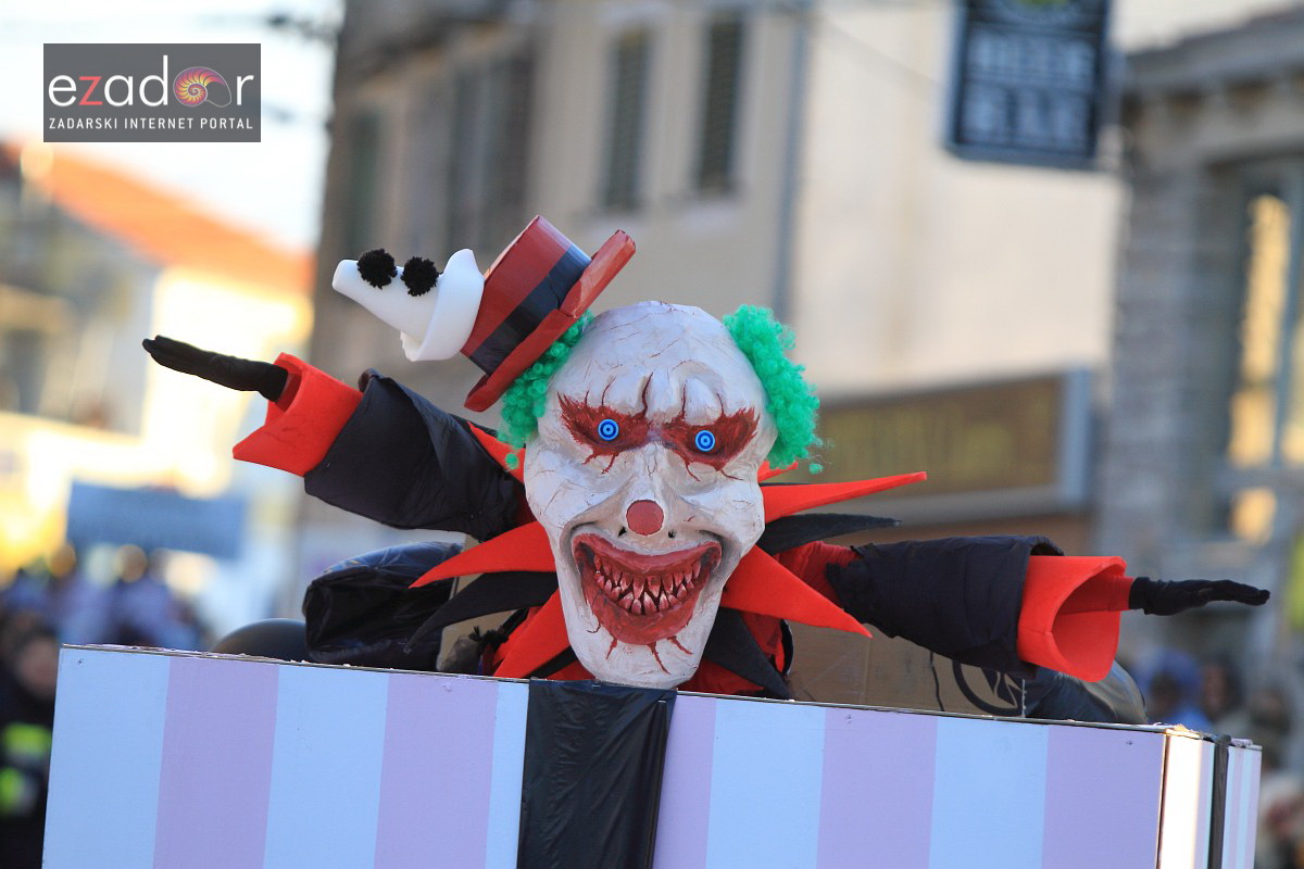 Maškarana povorka Velike Bake u Murteru