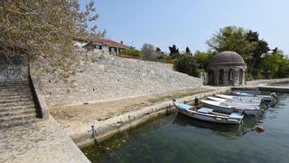 Pri kraju su radovi na obnovi prilaza fontani na Karmi.