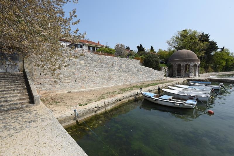 Pri kraju su radovi na obnovi prilaza fontani na Karmi.