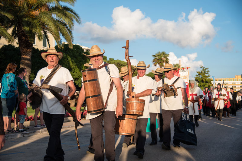 11. Gastol stol na biogradskoj rivi. Foto: Vinko Pešić 11. Gastol stol na biogradskoj rivi. Foto: Vinko Pešić