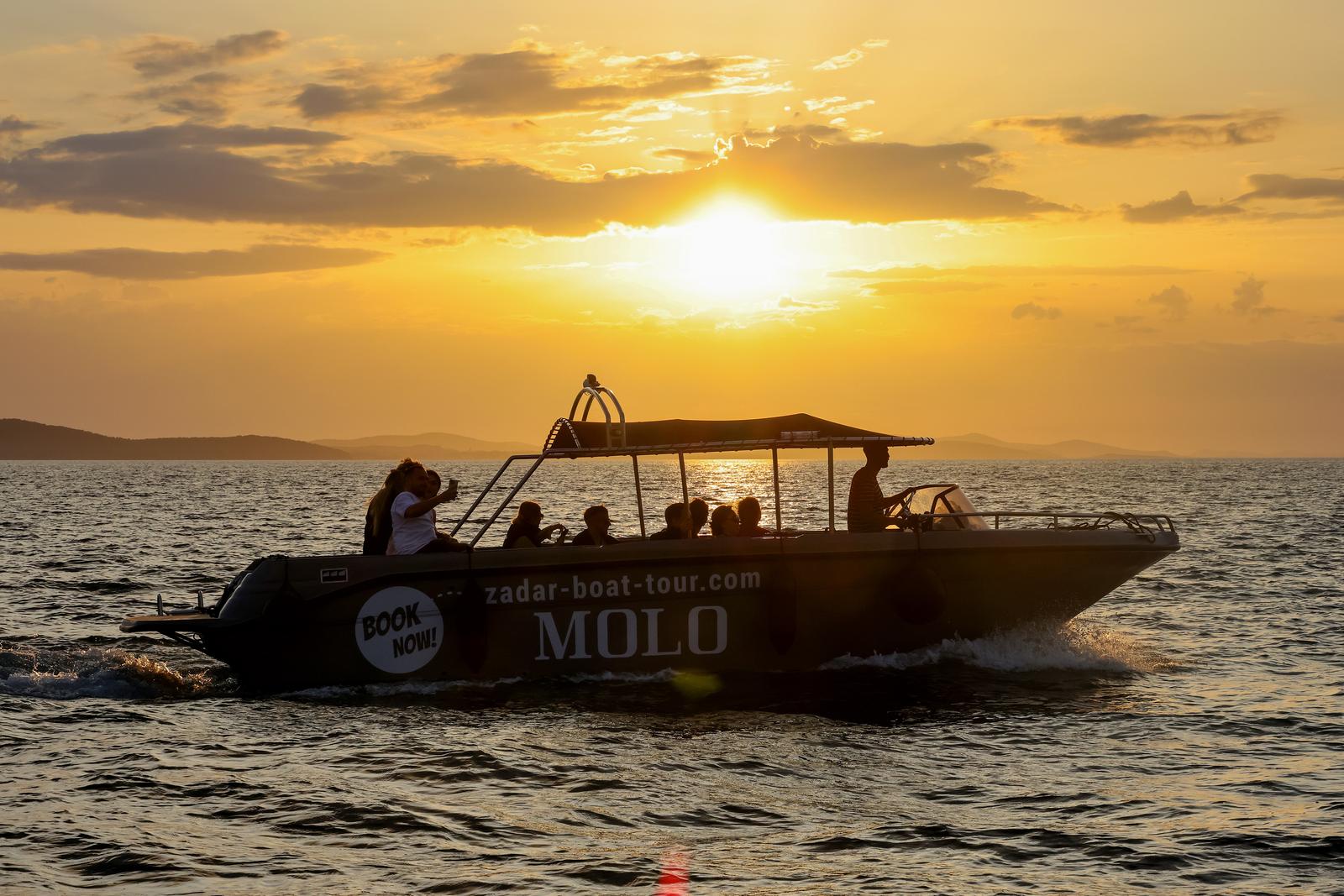 Zadar: Turisti uživaju u zalasku sunca