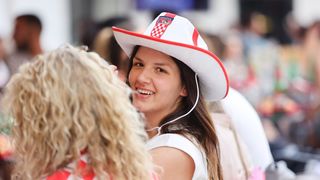 Navijači prate utakmicu Hrvatska – Engleska