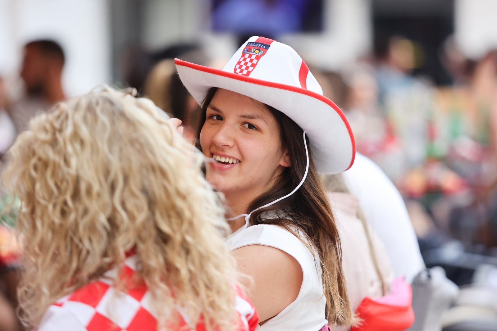 Navijači prate utakmicu Hrvatska – Engleska