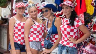 Hrvatski navijači okupirali Lens uoči utakmice s Portugalom, Photo: PIXSELL Hrvatski navijači okupirali Lens uoči utakmice s Portugalom, Photo: PIXSELL