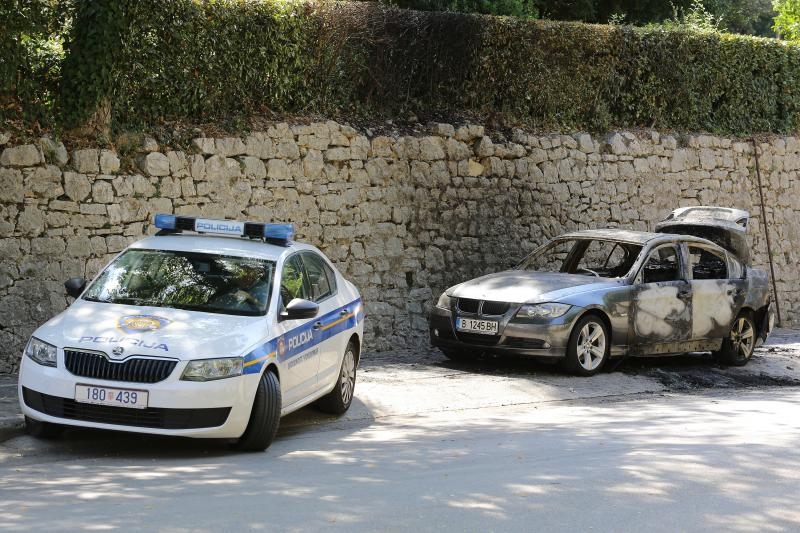 Navijački obračun: Napali četvoricu navijača Levskog pa im zapalili BMW