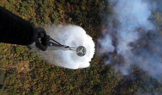 Gašenj epožara u Karasovićima (Crna Gora)- vodena bomba